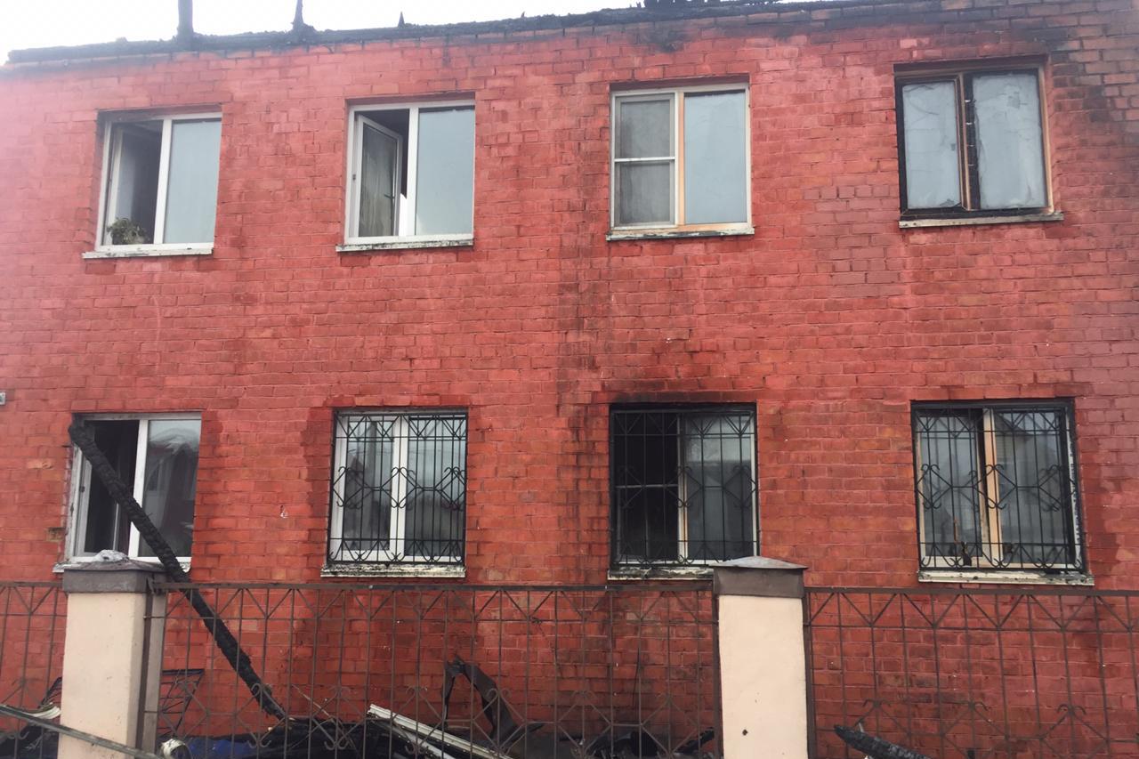 В Екатеринбурге СК возбудил уголовку по факту гибели женщины во время пожара в социально-реабилитационном центре - Фото 1