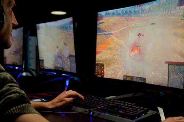 Екатеринбургских журналистов «посадили» на танки  - Фото 1