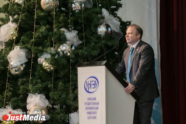 В «Единой России» объяснили, кто действительно «заморозил» вопрос по отставке депутата Вихарева. И это не женщины-депутаты - Фото 1