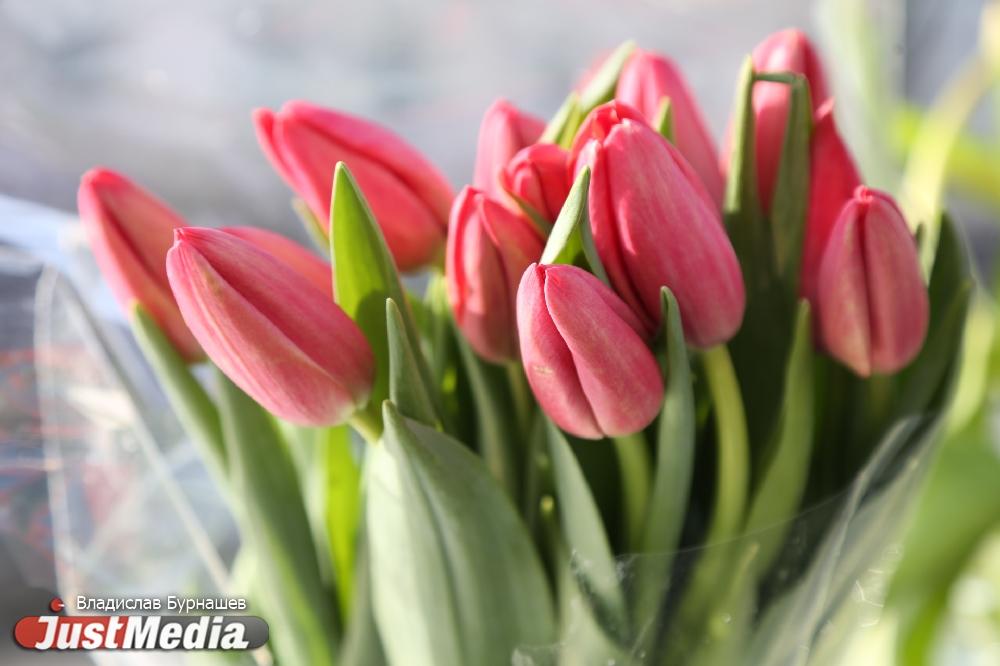 Эксперты рассказали, что екатеринбуржцы дарили на 23 февраля и 8 марта - Фото 1