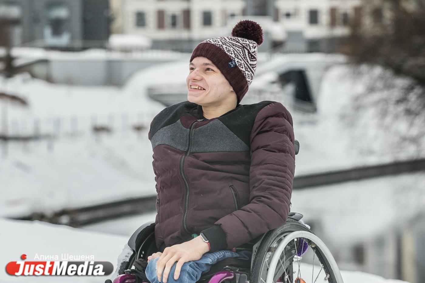 Никита Устьянцев, театр Ora: «Снег тает, из-за этого легче передвигаться по городу». В Екатеринбурге -1 градус - Фото 1