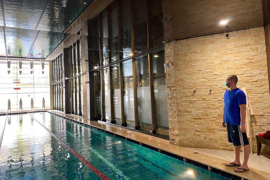 Екатеринбургские фитнес-клубы стали проверять у своих посетителей загранпаспорта - Фото 1