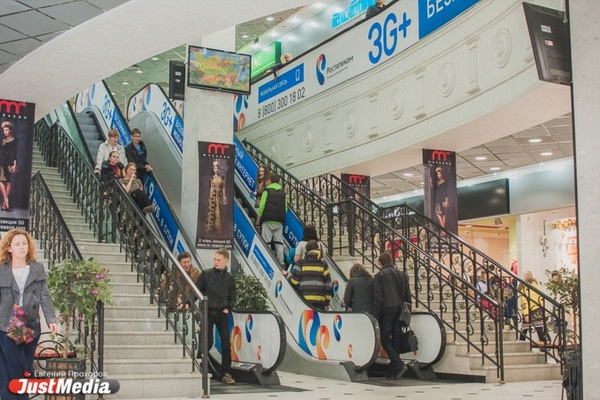 Куйвашев подписал указ о закрытии всех ресторанов и торговых центров