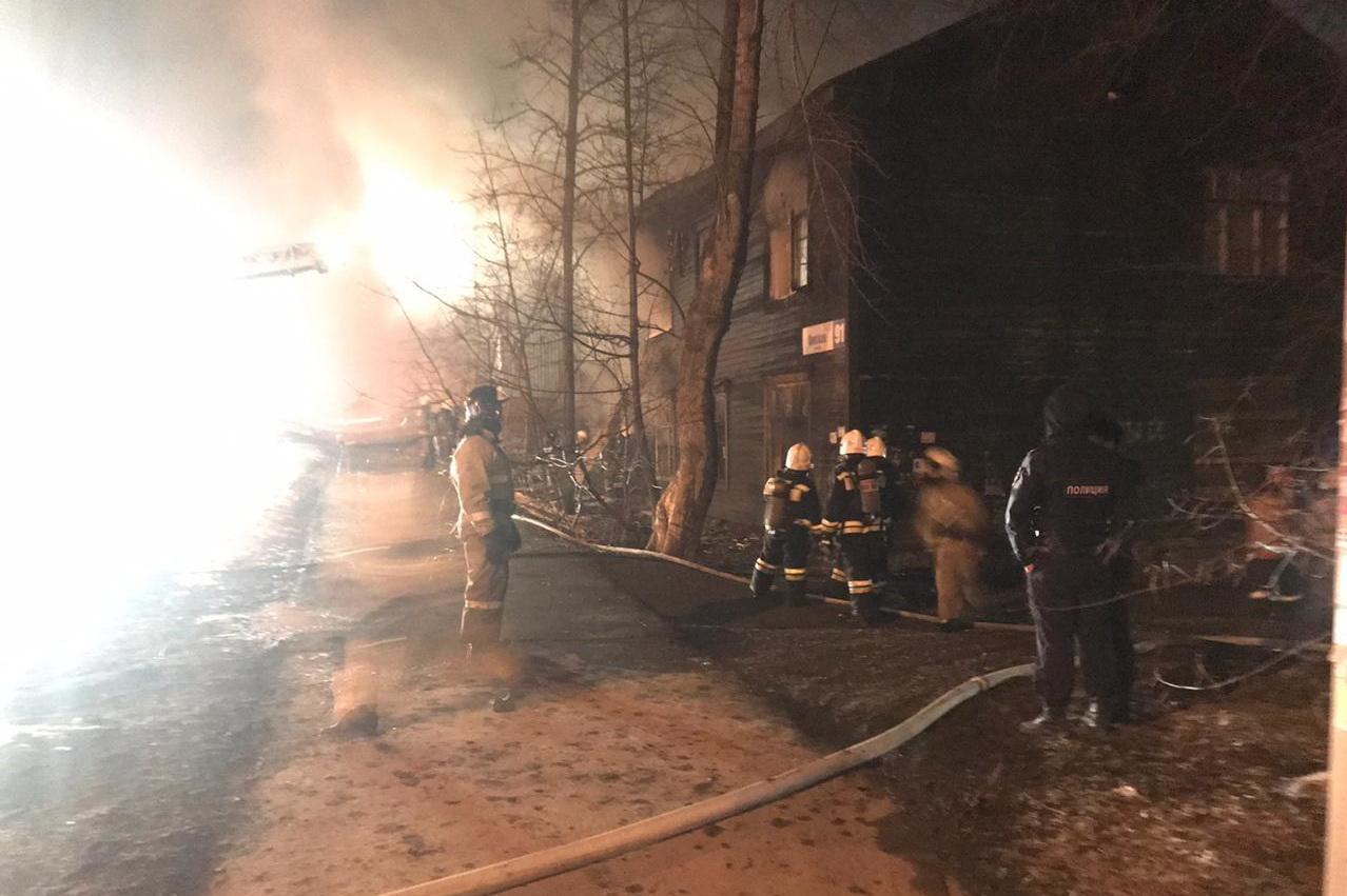 Силовики нагрянули с обысками к застройщику, на чьей территории сгорел барак - Фото 1