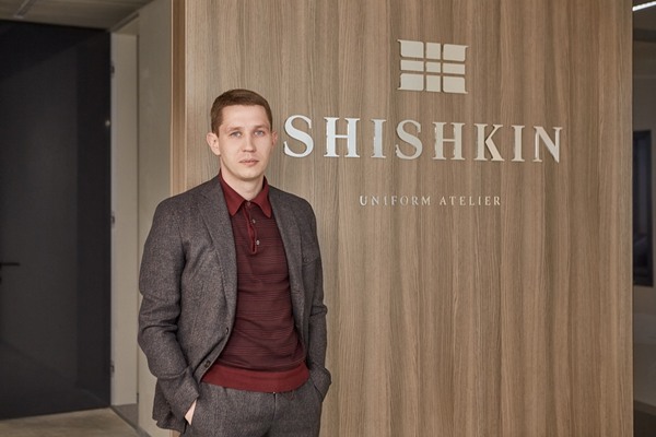 Уральский дизайнер по поручению Минпромторга налаживает непрерывный пошив медицинских масок - Фото 1