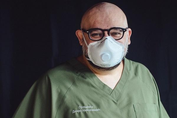 Главврач Коммунарки, заболевший коронавирусом, заперся в своем кабинете - Фото 1