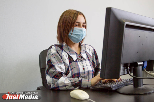 В Свердловской области начнут следить за тем, что работники общественных мест носили маски - Фото 1