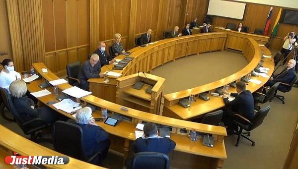 Екатеринбургские депутаты пренебрегли мерами предосторожности во время пандемии коронавируса - Фото 1