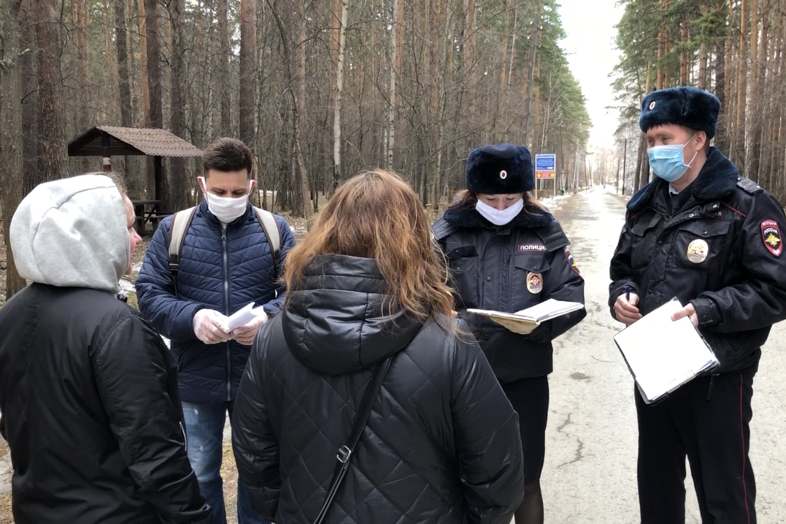 В Екатеринбурге несколько сотен полицейских ловили нарушителей режима самоизоляции - Фото 1