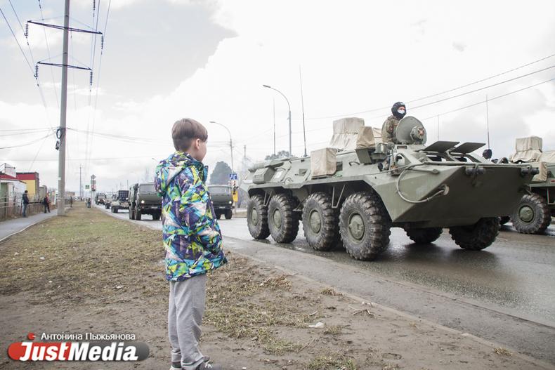 В Екатеринбурге прошла первая репетиция парада Победы. ФОТО - Фото 1