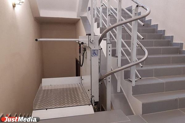 Депутат Екатеринбурга, передвигающаяся на коляске, оценила приспособленность новых помещений думы для инвалидов - Фото 1