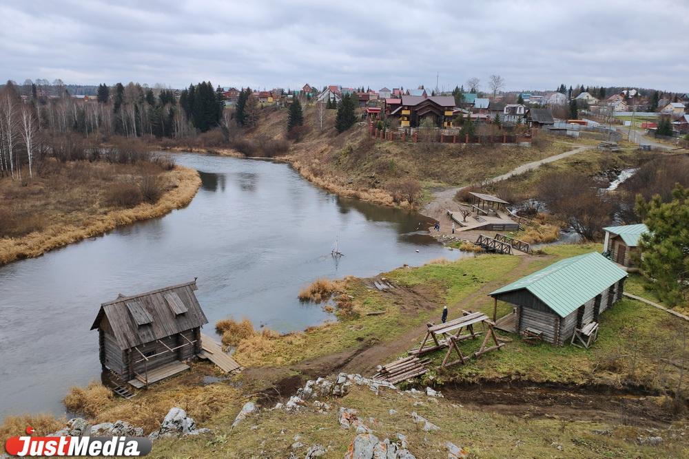 Под Екатеринбургом смыло декорации к сериалу «Угрюм-река» - Фото 1