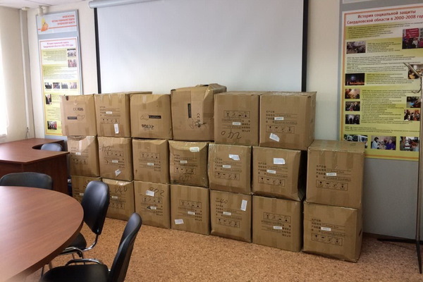 Руководитель «Таганского ряда» передал фонду святой Екатерины крупную партию медицинских масок