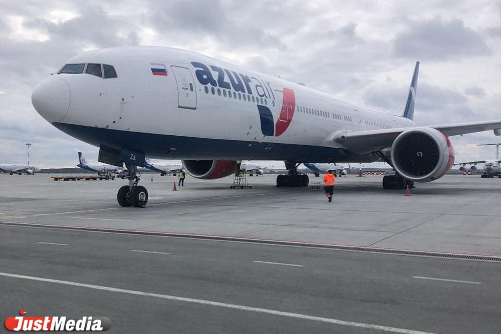 В Кольцово приземлился четвертый самолет с гуманитарной помощью от РМК и фонда святой Екатерины - Фото 1