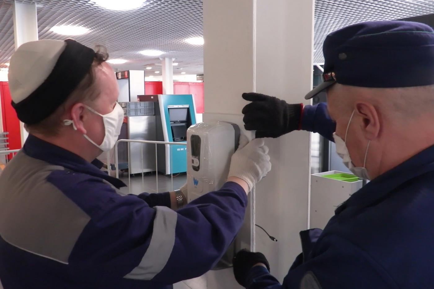 Екатеринбургский жд вокзал оборудовали санитайзерами - Фото 1