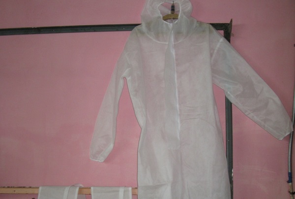 Свердловские заключенные сошьют более 3 000 одноразовых противочумных костюмов