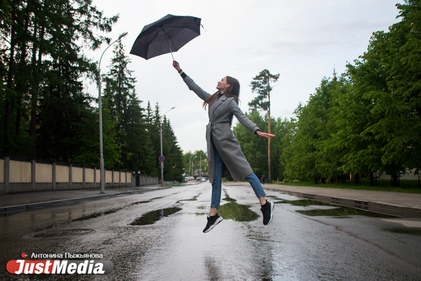 Татьяна Кузьминых, студентка ГУ. «Лично я обожаю пасмурную, чуть прохладную погоду». В Екатеринбурге +20 градусов - Фото 1