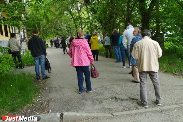 Екатеринбуржцы пожаловались губернатору на очереди у пенсионного фонда - Фото 1