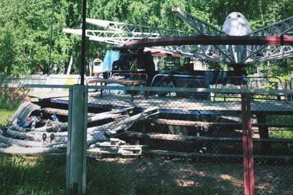 Парк Маяковского лишился части аттракционов - Фото 1