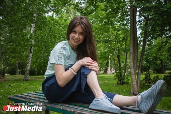 Анна Русских, студентка: «Если погода вас не радует, то закройте глаза и представьте себя на Соррентийском побережье». В Екатеринбурге +14 градуса