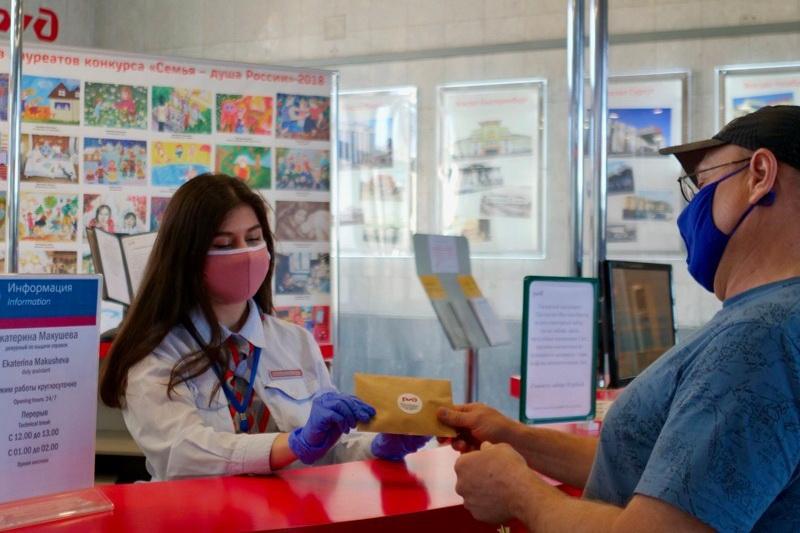 Защитные маски и перчатки теперь можно приобрести в поездах и на вокзалах СвЖД - Фото 1