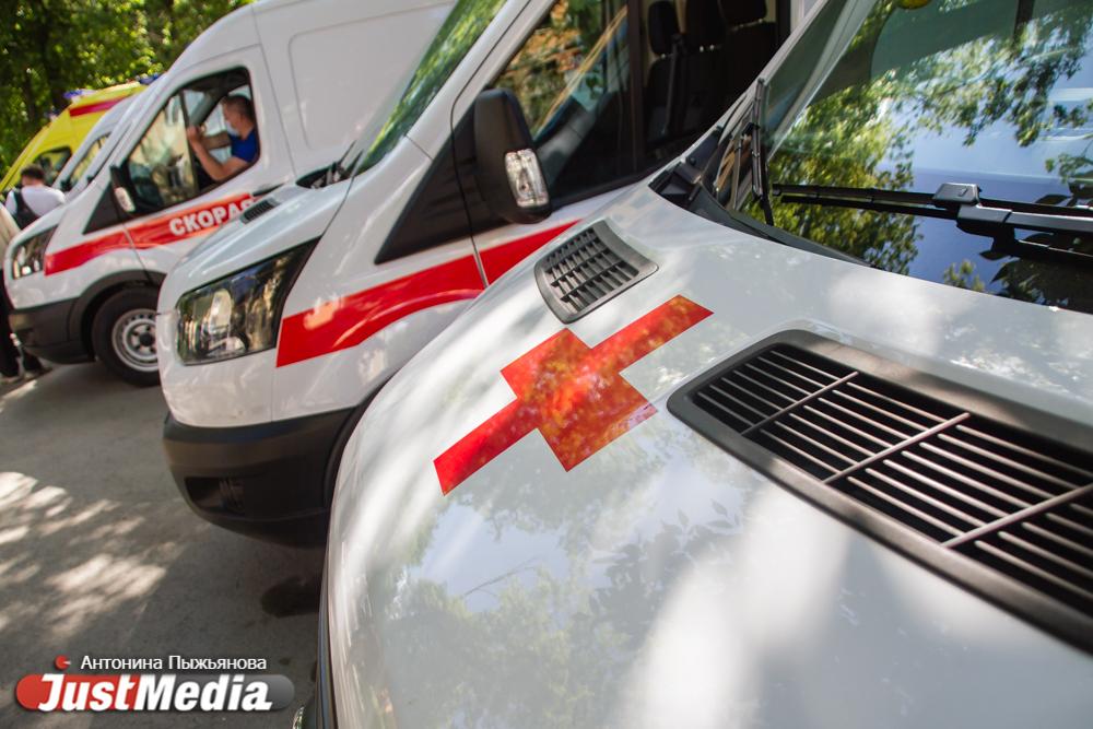 В Екатеринбурге водители «скорых» на аутсорсинге не могут получить страховые выплаты - Фото 1