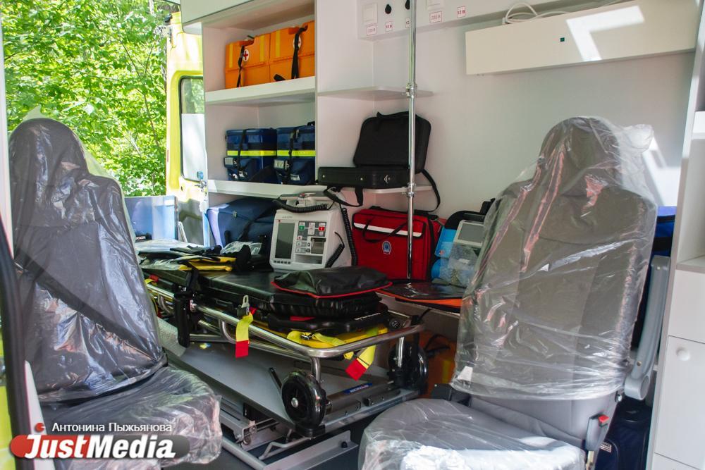 Екатеринбургу не хватает 30 автомобилей скорой помощи - Фото 1