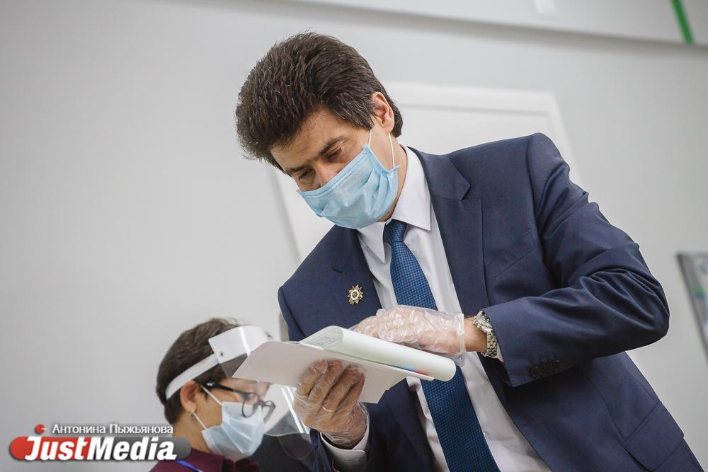 Мэр Екатеринбурга Александр Высокинский проголосовал «за» внесение поправок в Конституцию - Фото 1