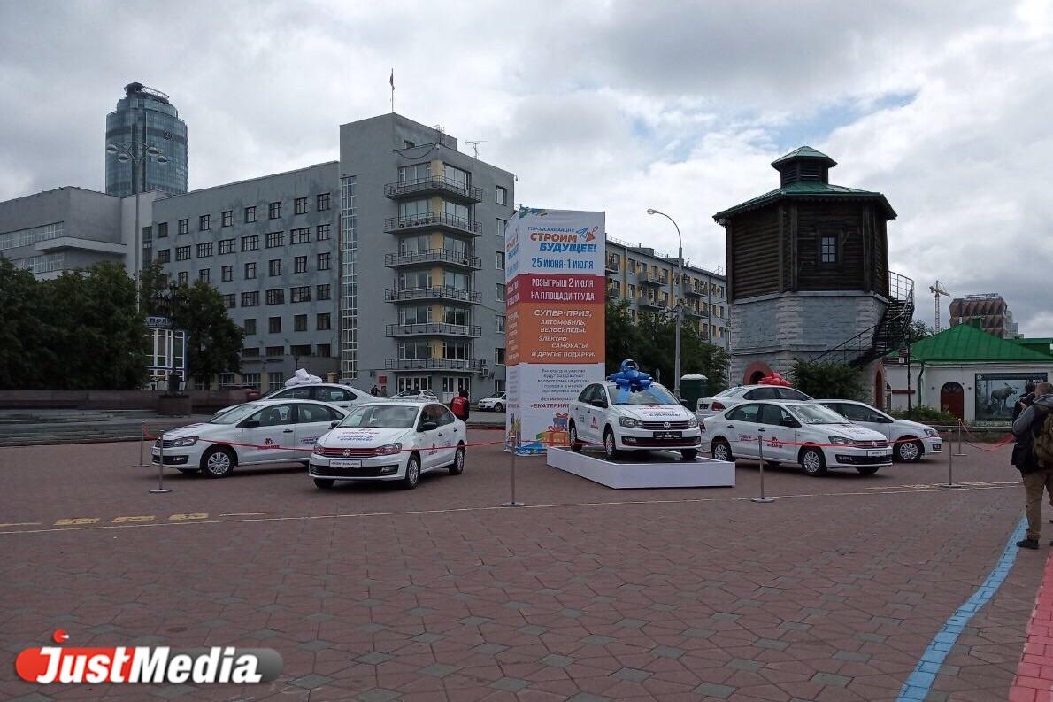 Александр Высокинский пояснил, как будут разыгрывать 7 машин и квартиру среди участников голосования по Конституции - Фото 1