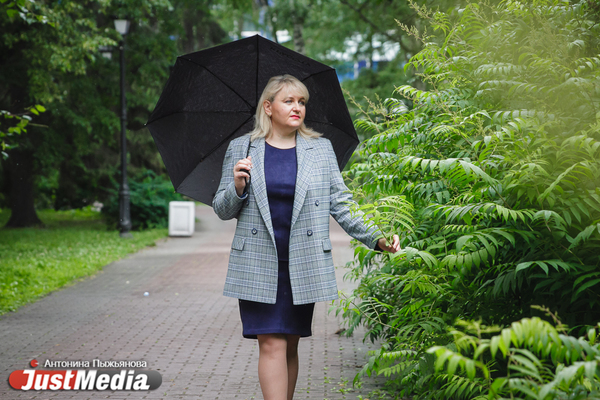 Наталья Лесникова, ГИБДД Екатеринбурга: «Даже в самую ненастную и дождливую погоду нужно помнить, что небо голубое». В Екатеринбурге +24 градуса 