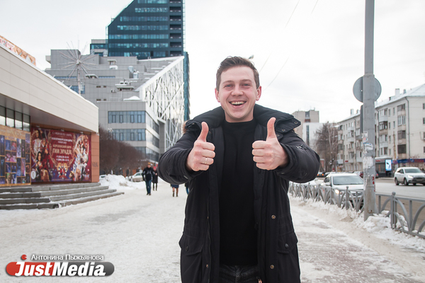 Владимир Лекарев, дрессировщик пеликанов: «Птицы, которые плавают рядом с нами, радуются каждому дню. Мы должны брать пример с них». В Екатеринбурге -5 и небольшой снег  - Фото 1