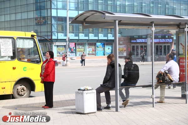 В Екатеринбурге за жесткое нарушение интервала оштрафовали перевозчика, обслуживающего автобус №15 - Фото 1