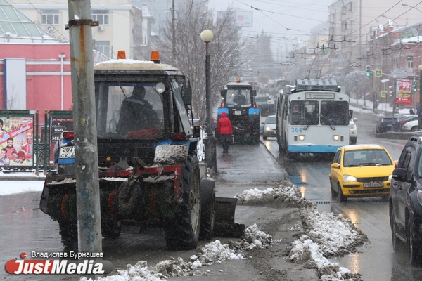 Высокинскйи потребовал от коммунальщиков не ждать, «когда снег сам растает» - Фото 1