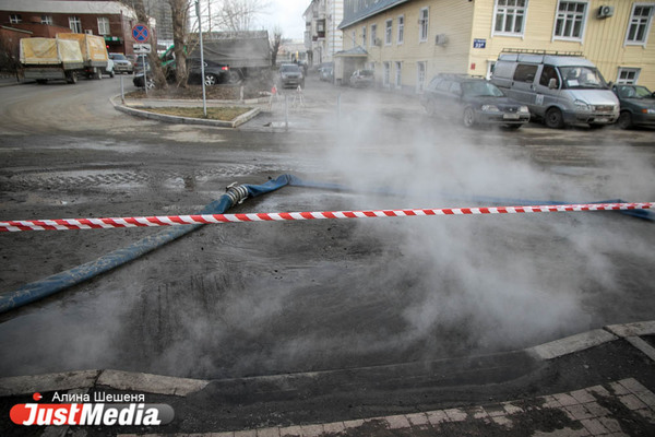 В Екатеринбурге прокуратура заинтересовалась коммунальной аварий на Челюскинцев, где разлилась горячая вода - Фото 1