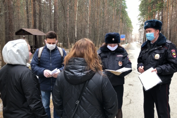 В Екатеринбурге несколько сотен полицейских ловили нарушителей режима самоизоляции - Фото 1