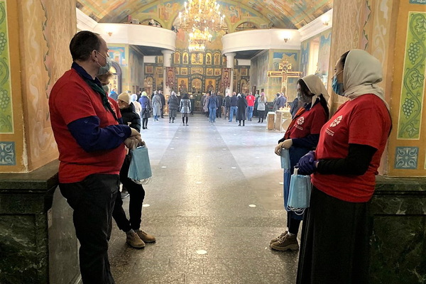 Епархия жестко ответила на пост губернатора Куйвашева: «Имея открытыми магазины, детские сады, парикмахерские, странно говорить о закрытии храмов» - Фото 1