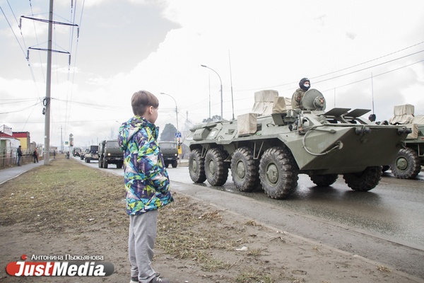 В Екатеринбурге прошла первая репетиция парада Победы. ФОТО - Фото 1