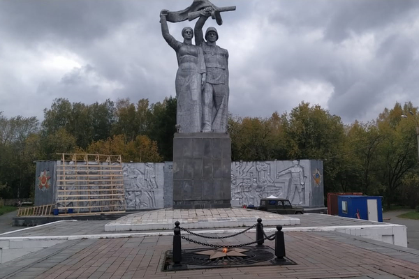 В Березовском восстановили монумент Воинской Славы - Фото 1