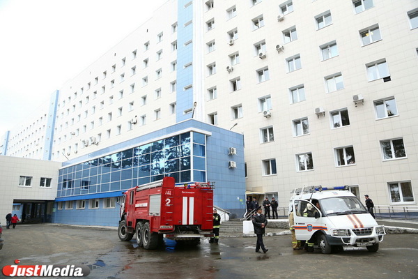 В Екатеринбурге произошел пожар на территории больницы №1 - Фото 1