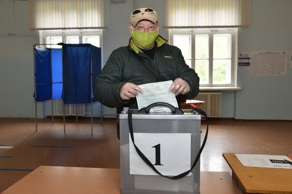 Почти полмиллиона свердловчан уже приняли участие в голосовании по поправкам в Конституцию - Фото 1
