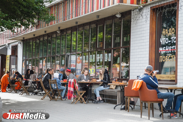 Смотрим, как работают летние веранды кафе и ресторанов в Екатеринбурге - Фото 1