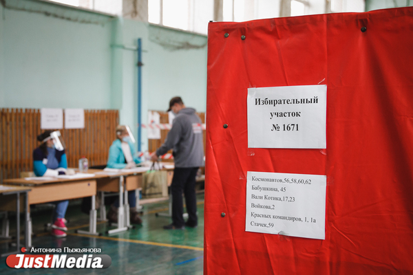 В Свердловской области наблюдатели не зафиксировали нарушений в проведении голосования по поправкам в Конституцию    - Фото 1