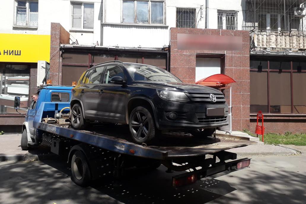 В Екатеринбурге мужчина, чтобы не отдавать «Фольксваген» взыскателю, сказал, что иномарки у него давно нет - Фото 1