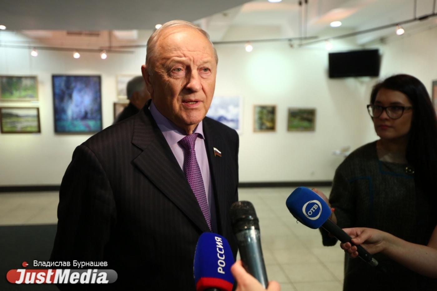 Владимир Путин наградил первого губернатора Свердловской области орденом Александра Невского - Фото 1