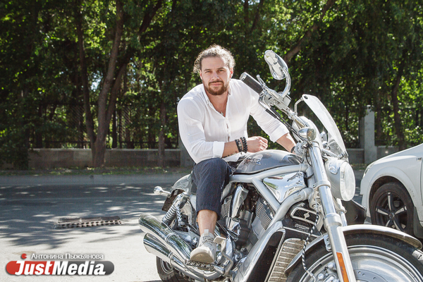 Алексей Шевелев, радиоведущий: «Я обожаю жару. Давайте не будем на нее жаловаться. Еще чуть-чуть и уже наступит зима». В Екатеринбурге +27  - Фото 1