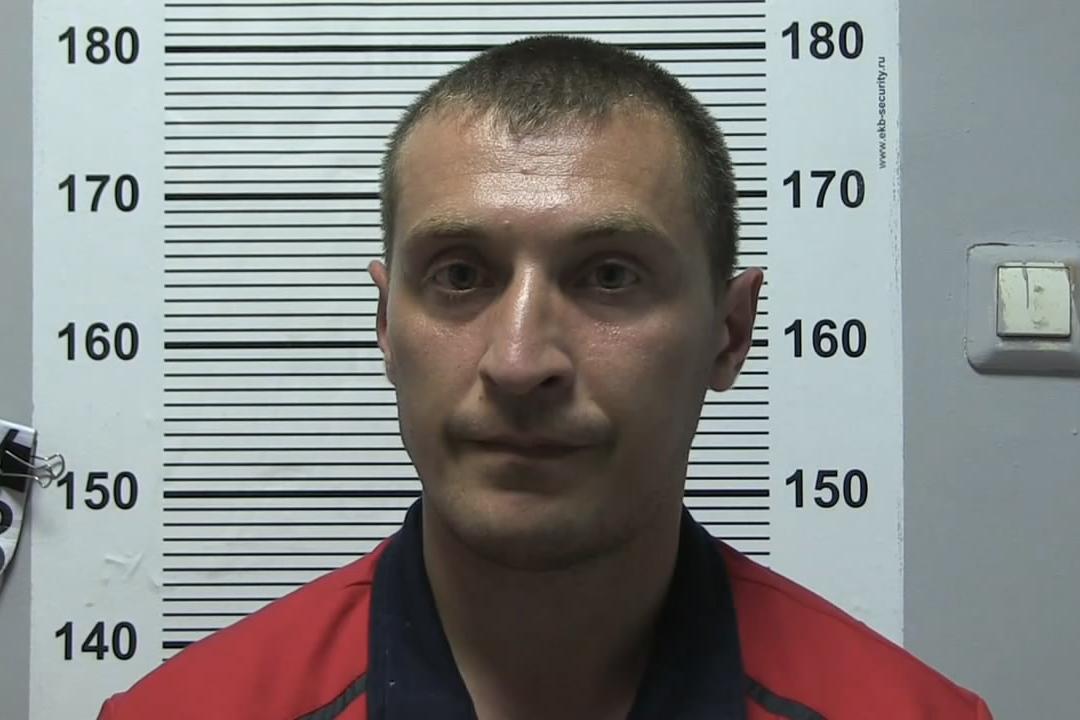 В Екатеринбурге задержали отморозка, который нападал в подъездах и грабил 90-летних старушек - Фото 1