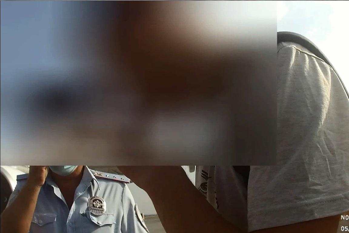 Житель Екатеринбурга, летевший из Сочи, дважды курил в самолете и обматерил бортпроводников - Фото 1