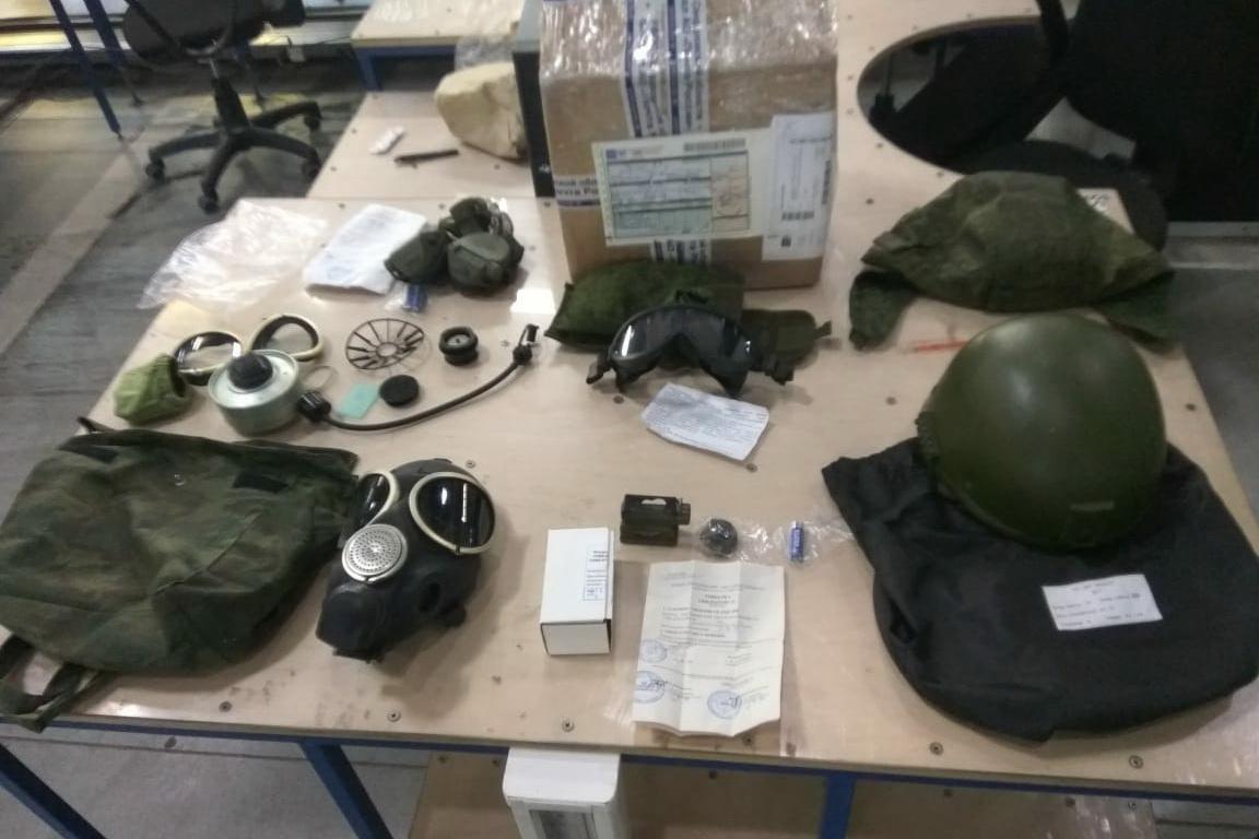 На Кольцовской таможне задержали посылки с военным обмундированием - Фото 1
