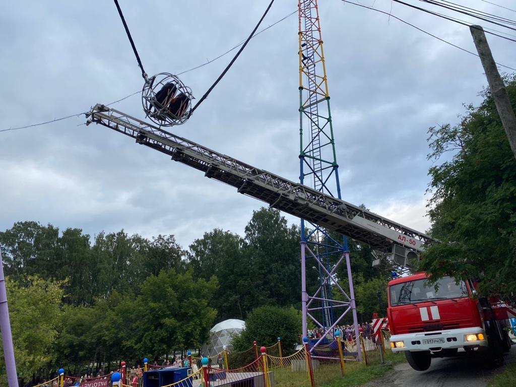 Прокуратура начала проверку из-за пятничного инцидента с аттракционом в ЦПКиО - Фото 1