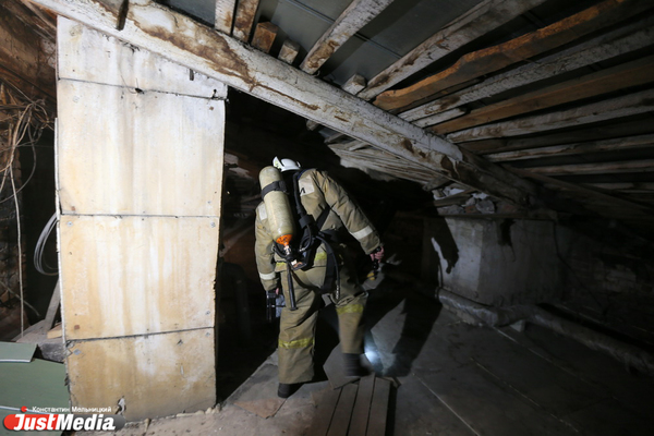 В Каменске-Уральском горел чердак многоквартирного дома - Фото 1